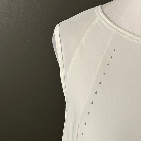 Lululemon Size 10 Sculpt Tank Top White Reflective Details - Picture 4 of 6